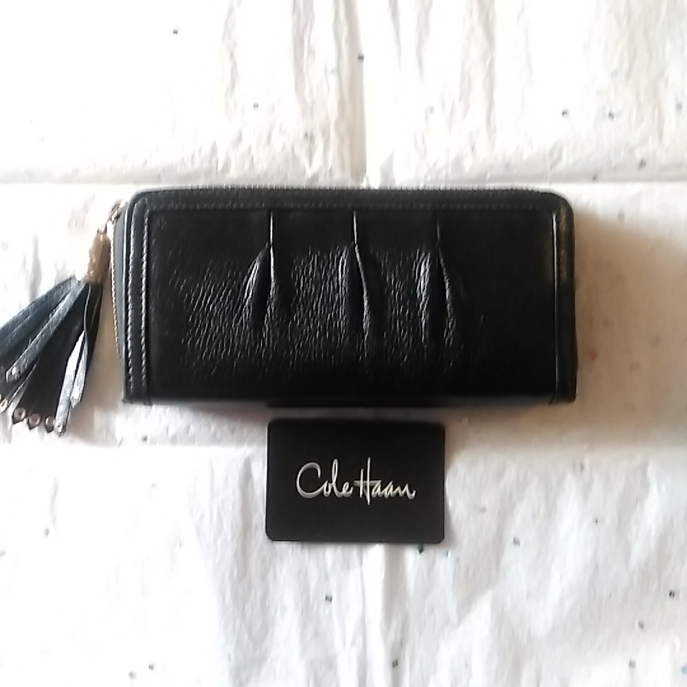 COLE HAAN TRAVEL ZIP WALLET  PHOEBE BLACK